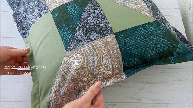 Лучший способ сделать ушки на подушке! Мастер класс как сшить лоскутную наволочку на пуговицах.