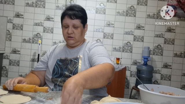 домашний влог готовлю беляши.