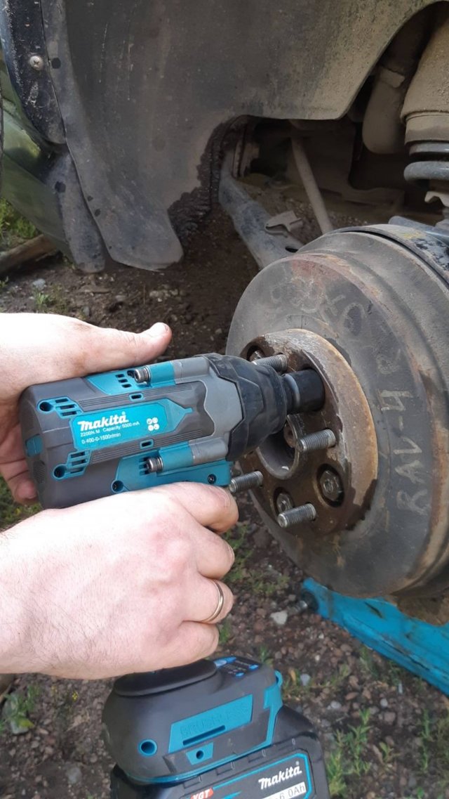 Тест гайковёрта Makita на ступичных гайках
