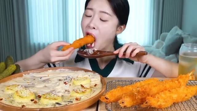 Мукбанг - Mukbang с Красотой: Ньокки и Хрустящие Креветки! 🍤🌟 Плюс Рецепт