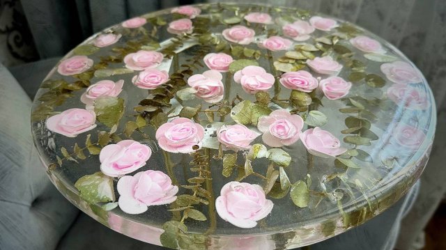 Стол из эпоксидной смолы с элегантными розами своими руками — шаг за шагом!