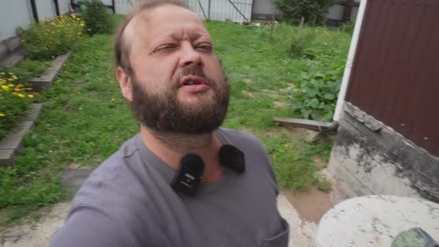 Проснулся Пора всех кормить и владения осматривать Утро на даче ПОДВАЛ ИЛЬИЧА Смотрю что выросло