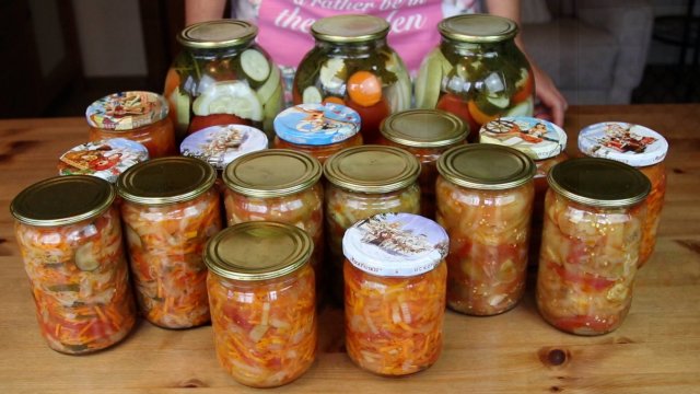 Четыре популярных салата на зиму без стерилизации