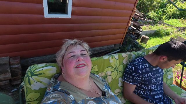 Абдугани так хотел такую рыбку.Обрезка в теплице и собираем ягоды.