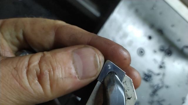 Токарная обработка каленной стали пластинками из КНБ.