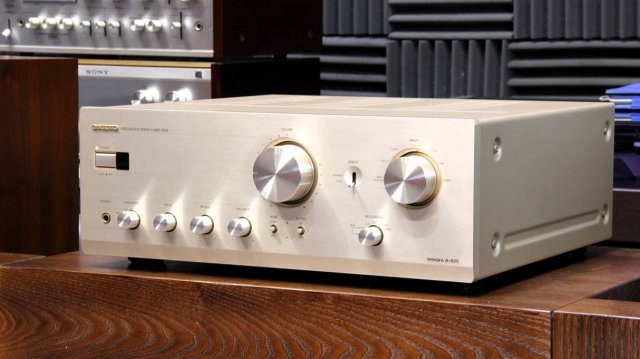 Onkyo A-925 - бюджетный усилитель "качает" монстров.
