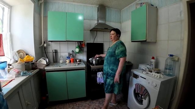 ГОТОВЛЮ ОБЕД И РУГАЮСЬ