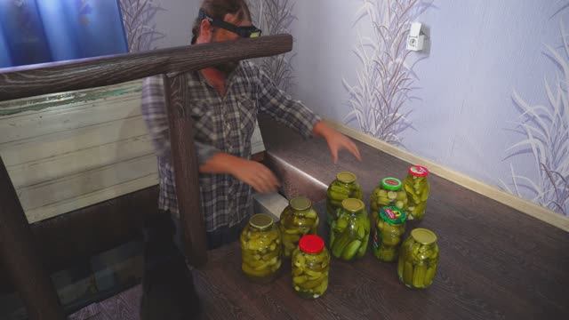 Спускаем и прячем запасы на зиму с глаз долой Утро сибирской семьи ПОДВАЛ ИЛЬИЧА огород варенье сад