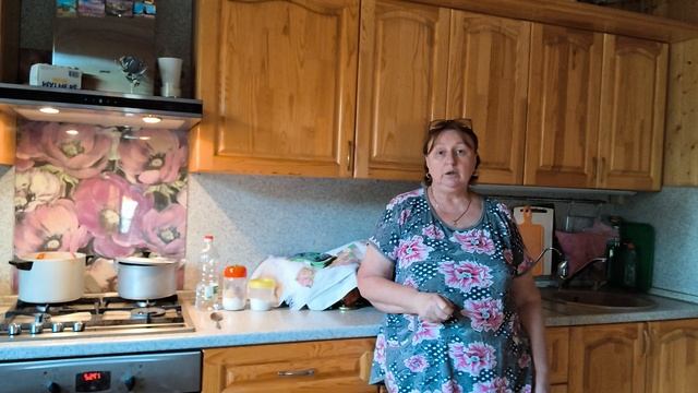 Мариную на зиму огурцы и ассорти.
Всё просто и надёжно.