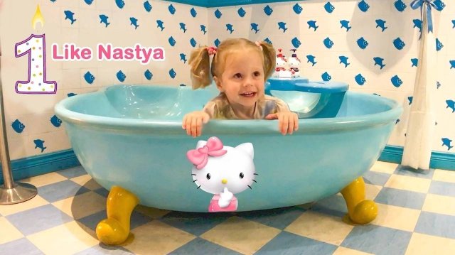 ЛАЙК НАСТЯ в гостях у Hello Kitty   Влог на детской площадке Дом Китти