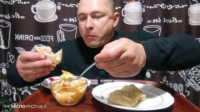 мукбанг/обжорыч/обжор/домашние манты,салат Здоровяк/