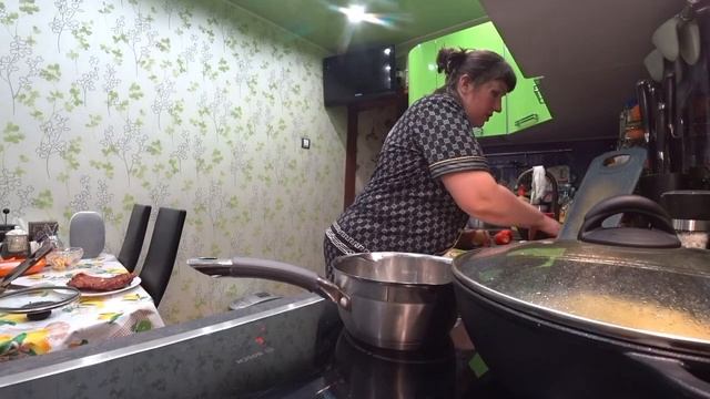 ВЛОГ //ГОТОВЛЮ, РАССКАЗЫВАЮ /КУХОННЫЙ ВАЙБ