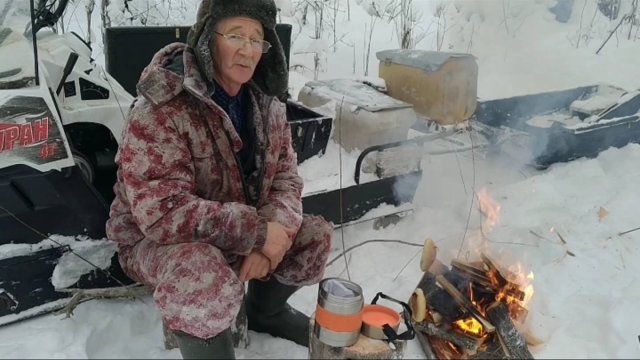 Прокладка путиков. Солонцы для лосей. Чай у костра.(архив 23г).
