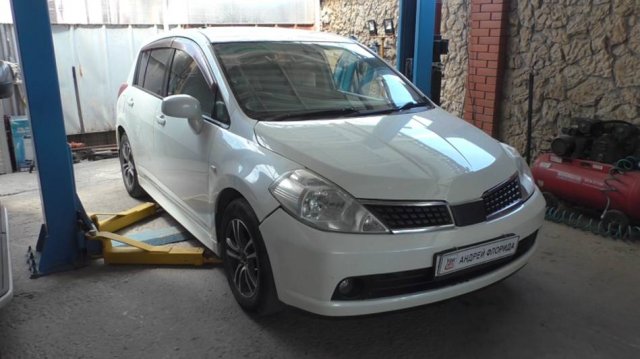 Восcтановление резьбы крепления подрамника на Ниссан Тиида 1,6 Nissan Tiida 2008 года