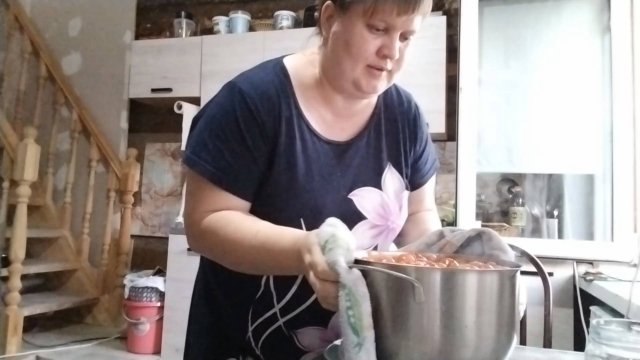 ПРОСТАЯ ЖИЗНЬ 45 //ЗАГОТОВИЛА ЗЕЛЕНЬ НА ЗИМУ //ЗАСОЛОЧНЫЙ ДЕНЬ //ЖИЗНЬ В НЕБОЛЬШОМ ГОРОДКЕ