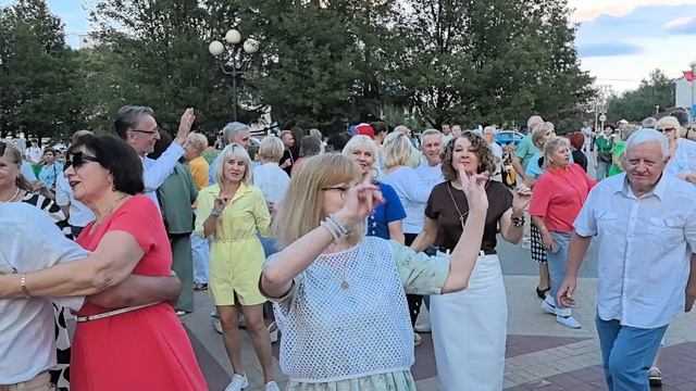 В белом платье с пояском... 09.08.25...