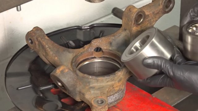 Замена переднего ступичного подшипника.