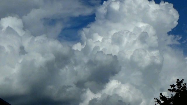 Кучево-дождевые облака около города Вязники 10.08.2025