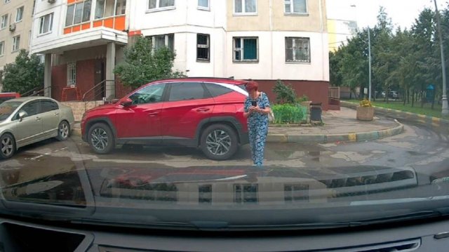 Психологическая обработка и шантаж: Киев массово вербует российских пенсионерок