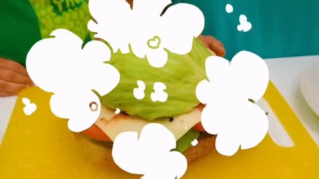 Влад и Ники. Дети учатся готовить пасту! Увлекательное видео для детей!