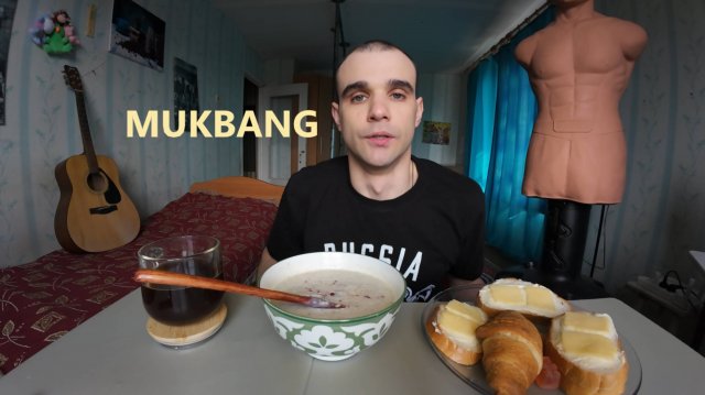 МУКБАНГ КАША ОВСЯНАЯ ( ГЕРКУЛЕС ) / БУТЕРБРОДЫ - ХЛЕБ, СЫР, МАСЛО / КРУАССАН / MUKBANG / АСМР