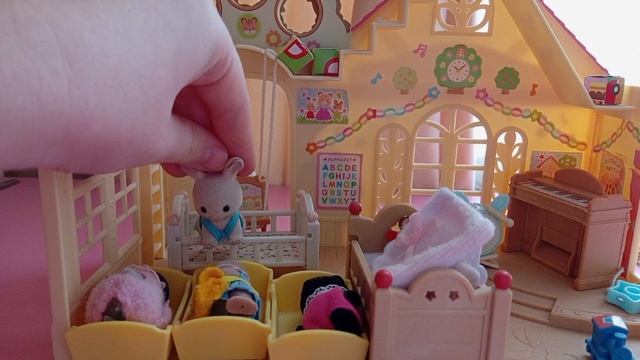 Sylvanian families 18 серия-"Тихий час в детском саду"