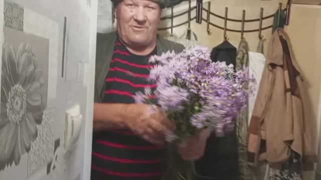 НУ ВОТ КАК ОГУРЧИК, КУПИЛИ МЁД, ПРИЯТНОСТЬ ОТ МУЖА