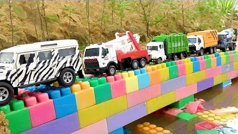 Мультики для малышей грузовики переезжают мост