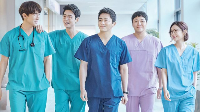 Сериал Врачебная мудрость – 1 сезон 1 серия / Seulgiroun uisasaenghwal