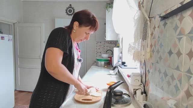 Ничего себе реакция! Муж строит, потратились. Жизнь в маленькой деревне