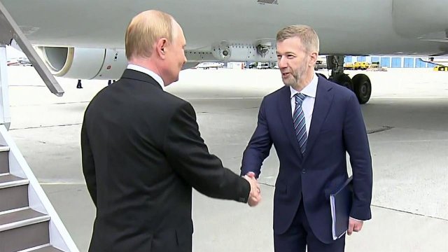 Владимир Путин обсудил с губернатором Чукотки развитие региона