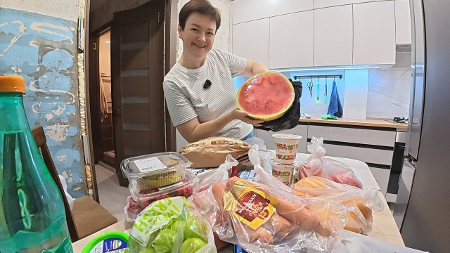 ЗАКУПИЛИСЬ и забиваем холодильник под завязку! РУГАЕМСЯ с Вованом и разбираем посуду по шкафам! Влог