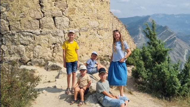 vlog☀️ В ДАГЕСТАН С ДЕТЬМИ / ИЗБЕРБАШ ПЛЯЖ 🏖/ ГОРЯЧИЙ ИСТОЧНИК ♨️/ ГУНИБСКАКАЯ ГЭС И КРЕПОСТЬ🏰