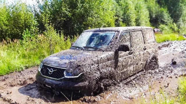 Вязнем в болоте, что нас спасёт? Бездорожье по Русски, грязь, оффроуд