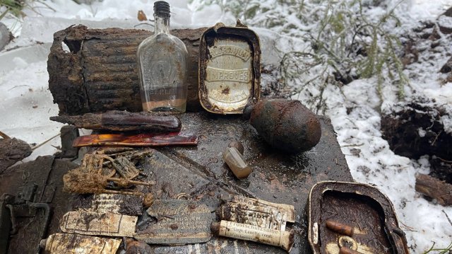 Коп по войне . Раскопали интересный немецкий блиндаж в болоте