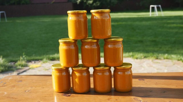 Кабачковая икра в казане на костре