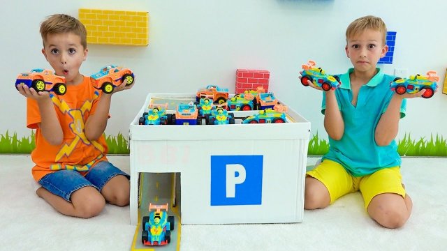 Влад и Ники. Дети играют с новыми игрушечными машинками Влада и Ники! Весёлое видео для детей!