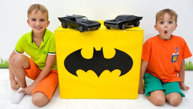 Влад и Ники веселятся с игрушечными машинками Бэтмена! Веселые истории для детей!