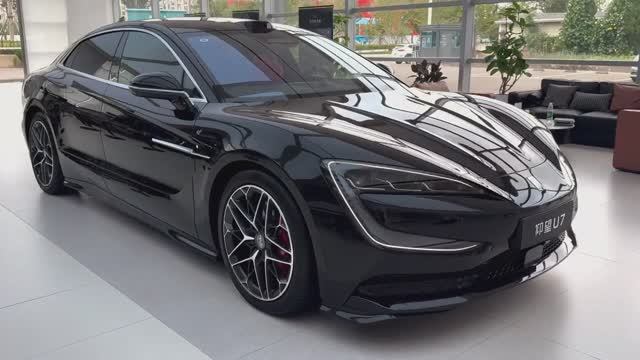 BYD Yangwang U7 — 1300-сильный электромобиль класса «люкс», полный обзор