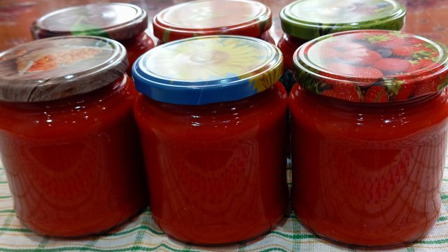 Натуральная домашняя томатная паста.