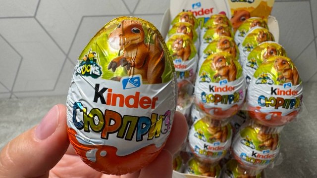 Новинка Kinder сюрприз Natoons Динозавры детеныши 2025