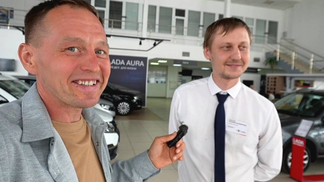 ШОКИРУЮЩИЕ СКИДКИ В АВГУСТЕ! LADA ДАРИТ АВТОМОБИЛИ? 😱 Мой поход в салон закончился неожиданно