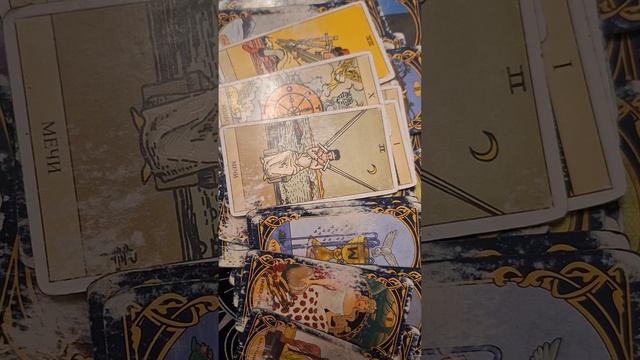 ТАРО РАСКЛАД\ КТО ВАМ ЗАДОЛЖАЛ?!