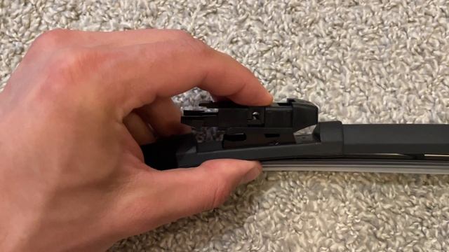 Как заменить крепление на гибридной (универсальной) щетке стеклоочистителя miles?