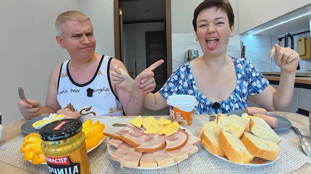 Мукбанг Вован бунтует, ЕДЫ ему не докладываю) Болтаем о ДЕЛАХ насущных! Нужен СОВЕТ! Семейный обед