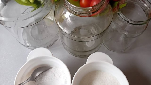 Как приготовить рассол/маринад для консервирования огурцов и помидоров