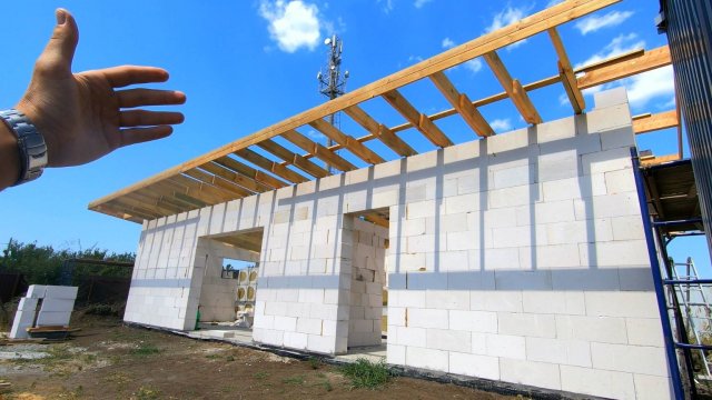 🏡Фильм / Как собрать каркас однаскатной крыши с фасадным вылетом 150 сантиметров / Проект БКД-55