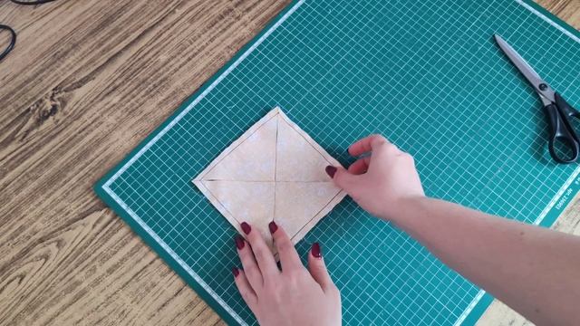 Необычный лоскутный блок простым способом из квадратов. Лоскутное шитье для начинающих