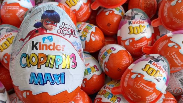 ОТКРЫВАЕМ КИНДЕРЫ СЮРПРИЗЫ! НЕОЖИДАННЫЕ ИГРУШКИ ВНУТРИ 🎁