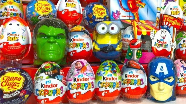 ЧТО? ЧЁРНЫЕ КИНДЕР СЮРПРИЗЫ? КАКИЕ ИГРУШКИ НАМ ПОПАЛИСЬ? Сладкоежка